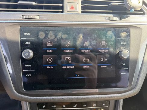 Used 2023 Volkswagen Tiguan SE w/ Panoramic Sunroof Package AWD/4WD image 25