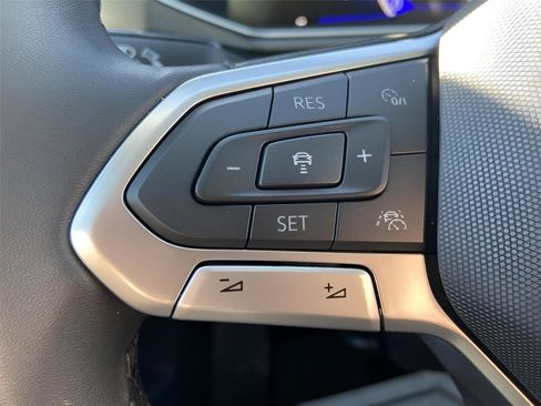 Used 2025 Volkswagen Taos SE image 27