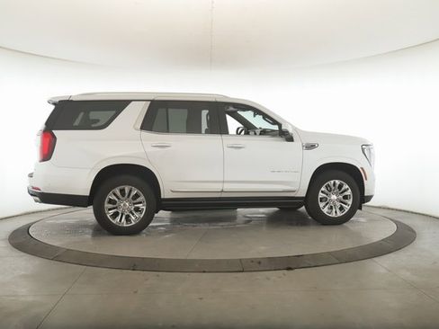 Used 2025 GMC Yukon Denali w/ Sun & Power Step Package image 6