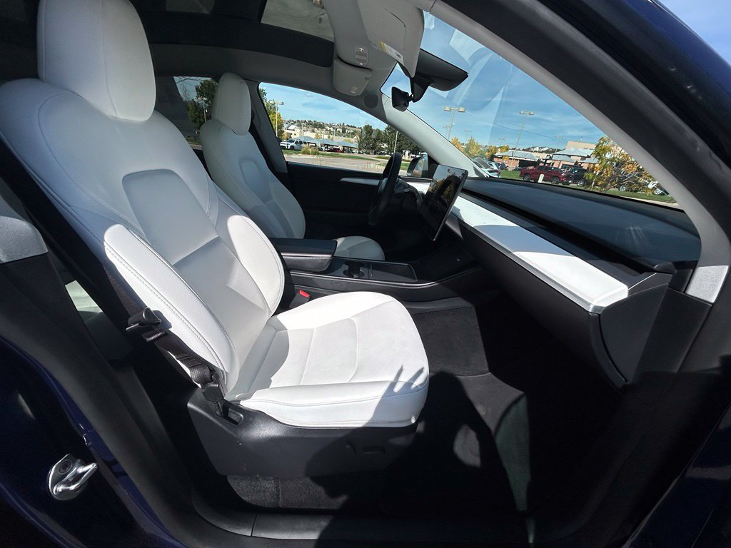 Used 2024 Tesla Model Y Long Range AWD/4WD image 29