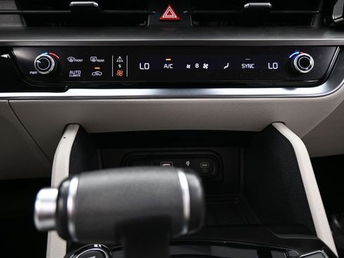 Used 2024 Kia Sportage EX image 24