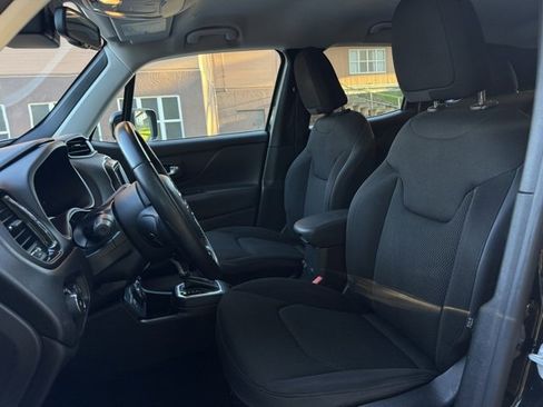 Used 2018 Jeep Renegade Altitude image 22