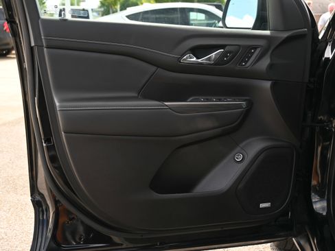 Used 2023 GMC Acadia SLT w/ Preferred Package image 34