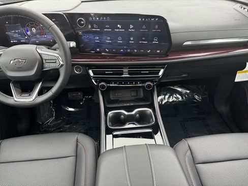 New 2026 Chevrolet Traverse Z71 w/ Driver Confidence Package image 2