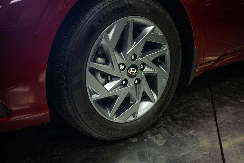 Used 2024 Hyundai Elantra SEL FWD image 3