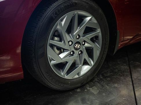Used 2024 Hyundai Elantra SEL FWD image 3