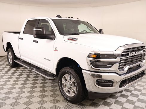 Used 2025 RAM 2500 Big Horn AWD/4WD image 1