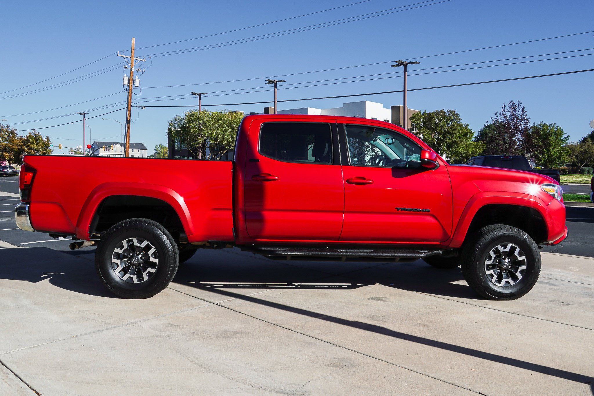 Used 2019 Toyota Tacoma SR5 AWD/4WD image 9