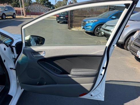 Used 2018 Kia Forte LX FWD image 14