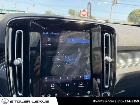 Used 2023 Volvo XC40 B5 Plus image 24