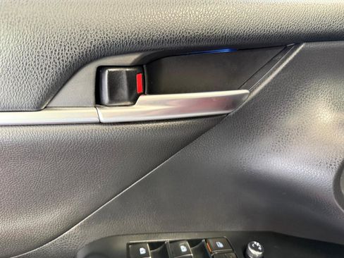 Used 2019 Toyota Camry XSE FWD image 12