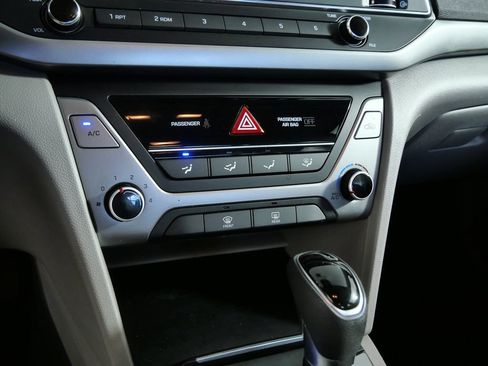 Used 2018 Hyundai Elantra SE w/ Cargo Package FWD image 21