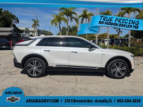 Used 2024 Cadillac Lyriq Luxury RWD image 3