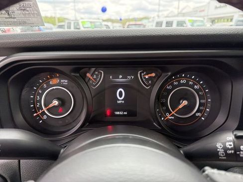 Used 2025 Jeep Wrangler Unlimited Sport AWD/4WD image 18