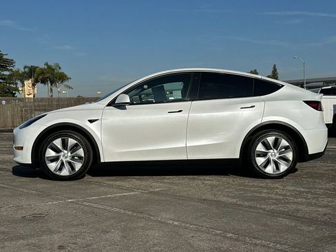 Used 2023 Tesla Model Y Long Range AWD/4WD image 6