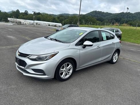 Used 2018 Chevrolet Cruze LT w/ Convenience Package FWD image 4