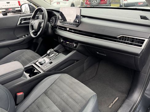 Used 2024 Mitsubishi Outlander SE image 40