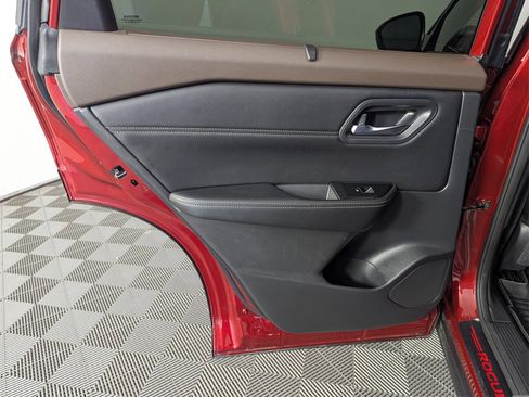 Used 2023 Nissan Rogue SL w/ SL Premium Package image 29