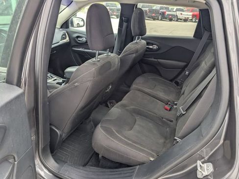 Used 2015 Jeep Cherokee Latitude w/ Comfort/Convenience Group image 11