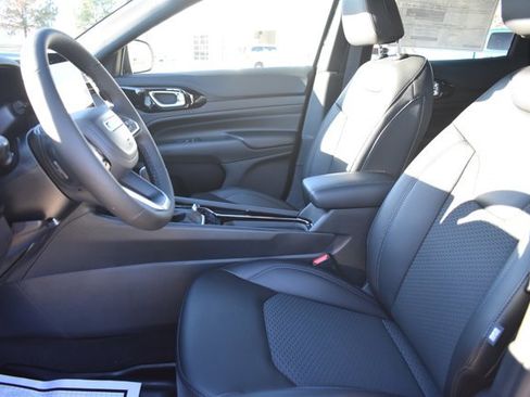 New 2026 Jeep Compass Latitude image 13