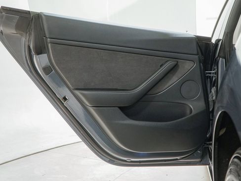 Used 2022 Tesla Model 3 Long Range image 40