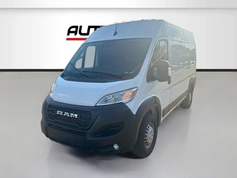 Used 2024 RAM ProMaster 2500 w/ Convenience Group FWD image 3