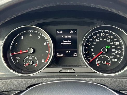 Used 2019 Volkswagen Golf S image 19