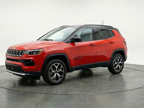 Used 2025 Jeep Compass Limited image 2
