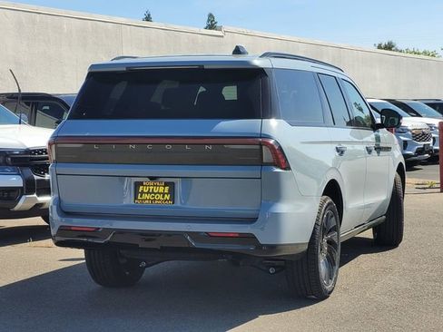 New 2026 Lincoln Navigator Reserve AWD/4WD image 4