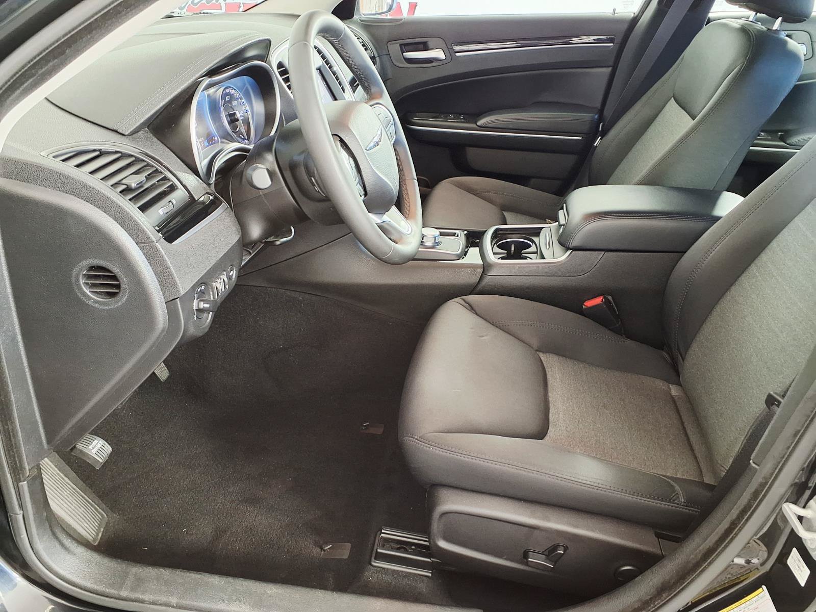 Used 2023 Chrysler 300 Touring RWD image 12