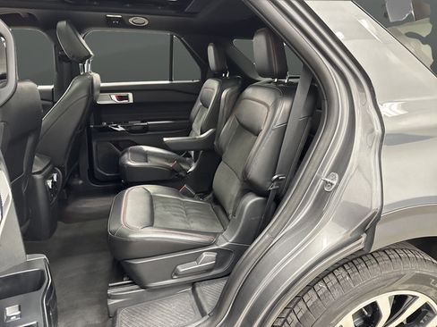 Used 2023 Ford Explorer ST-Line AWD/4WD image 29