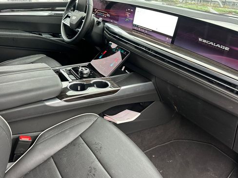 Certified 2025 Cadillac Escalade Premium Luxury image 20