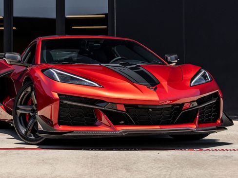 Used 2023 Chevrolet Corvette Z06 w/ Z07 Performance Package RWD image 5