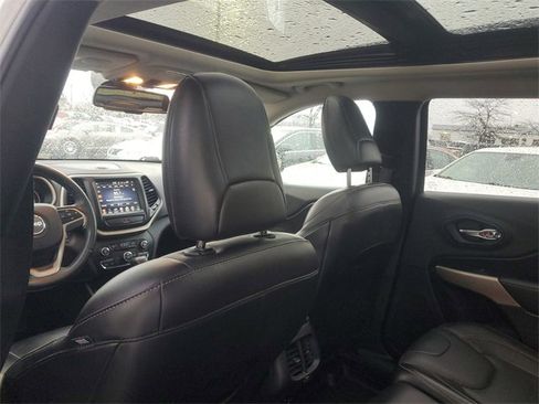 Used 2018 Jeep Cherokee High Altitude w/ Luxury Group image 11