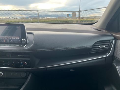 Used 2023 Nissan Rogue S FWD image 34