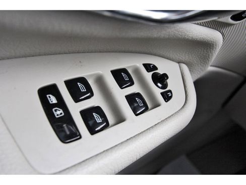 Used 2016 Volvo XC90 T6 Momentum w/ Momentum Plus Package image 19