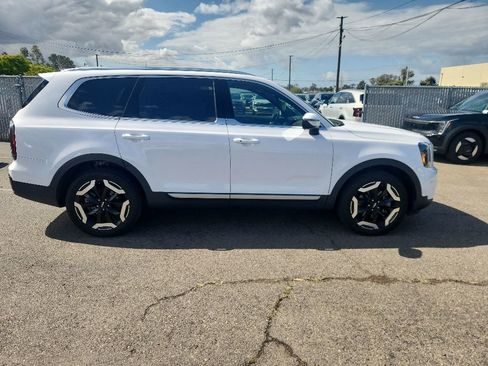 Certified 2024 Kia Telluride EX w/ EX Captain's Chair Package FWD image 16