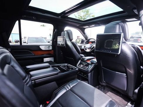 Used 2018 Lincoln Navigator Reserve w/ Technology Package AWD/4WD image 57