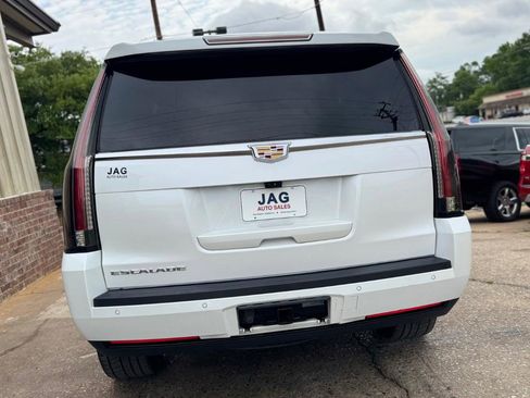 Used 2019 Cadillac Escalade Luxury RWD image 8