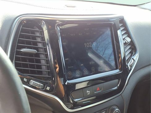 Used 2019 Jeep Cherokee Limited w/ Luxury Group image 8