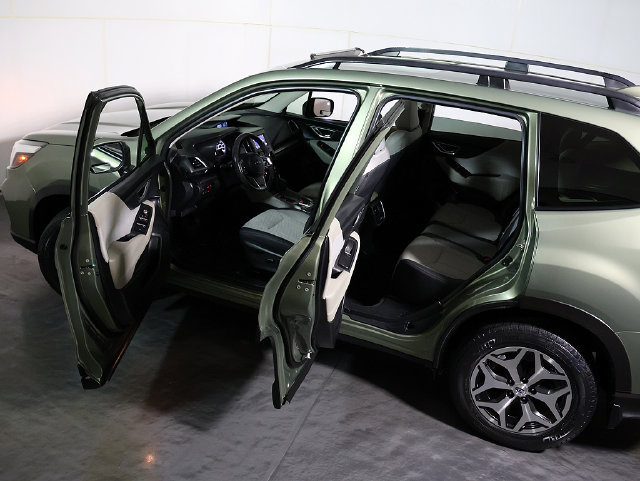 Used 2020 Subaru Forester Premium AWD/4WD image 5