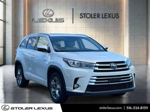 Used 2017 Toyota Highlander Limited Platinum AWD/4WD image 1