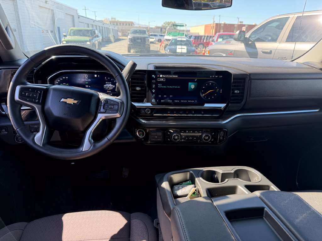 Used 2025 Chevrolet Silverado 1500 LT AWD/4WD image 7