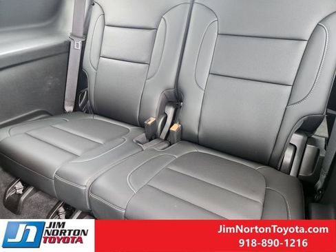 Used 2022 GMC Acadia SLT w/ Technology Package image 31