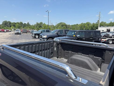 Used 2022 GMC Sierra 1500 SLT w/ X31 Off-Road Package AWD/4WD image 13