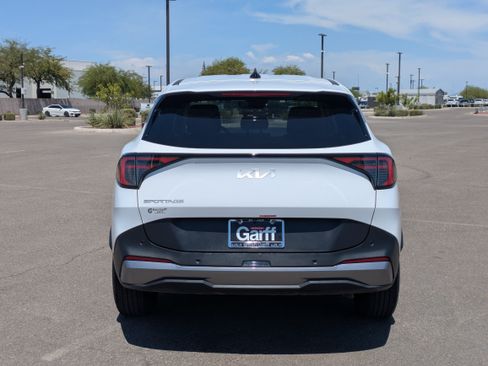 Certified 2026 Kia Sportage LX FWD image 4