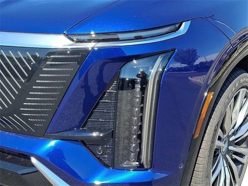 New 2026 Cadillac Vistiq Premium Luxury w/ LPO, Floor Liner Package image 9