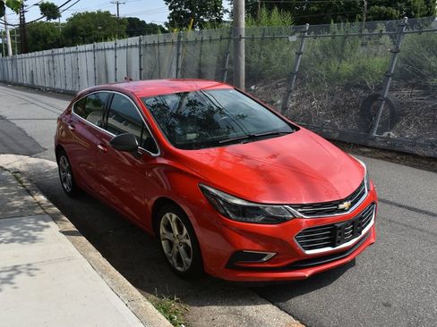 Used 2018 Chevrolet Cruze Premier FWD image 4