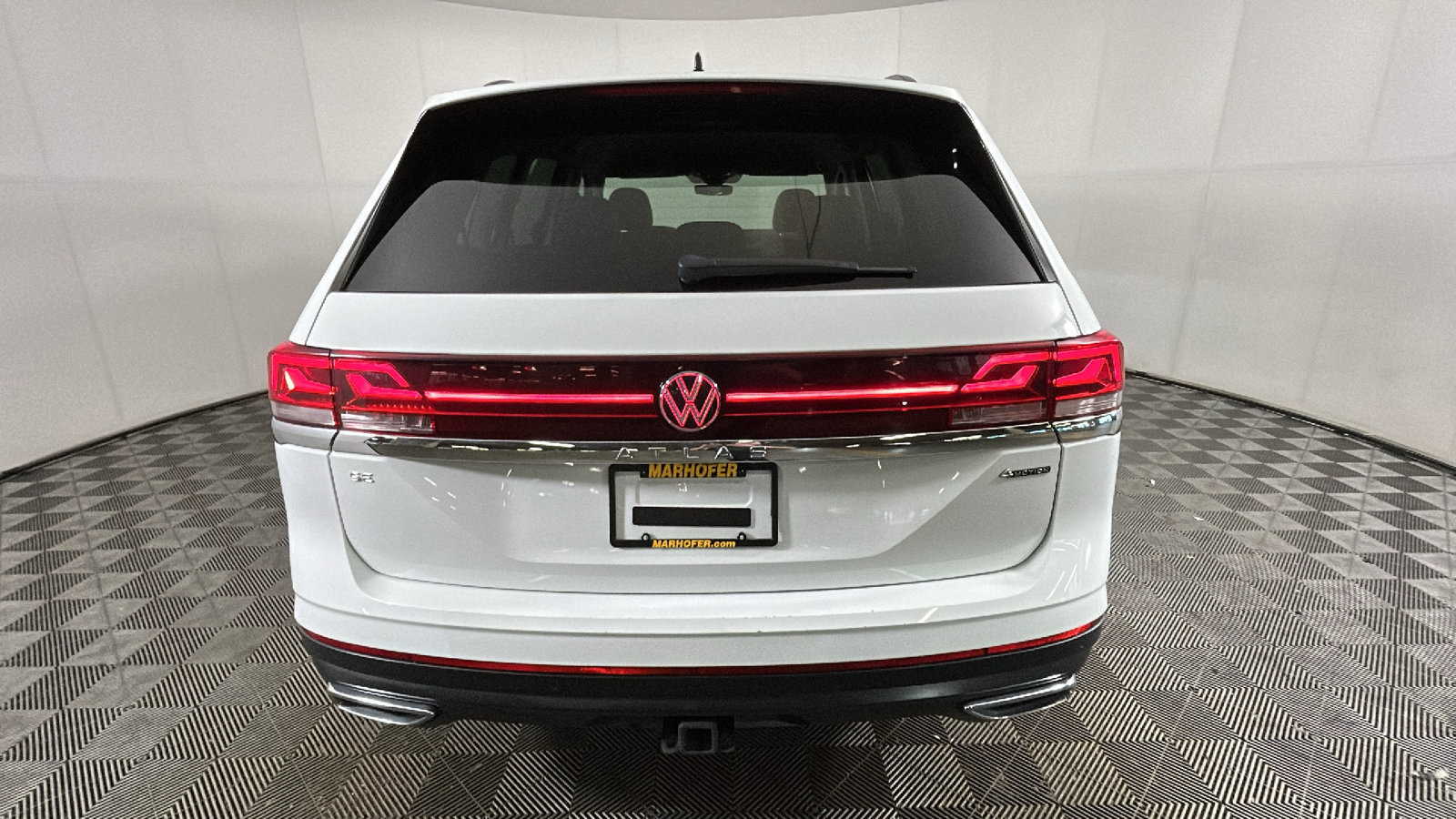 Used 2025 Volkswagen Atlas SE AWD/4WD image 3