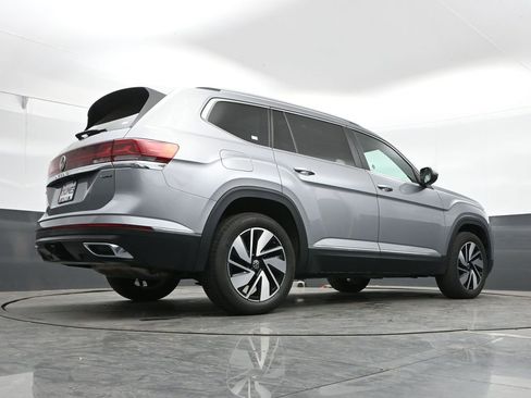 Used 2025 Volkswagen Atlas SEL AWD/4WD image 37